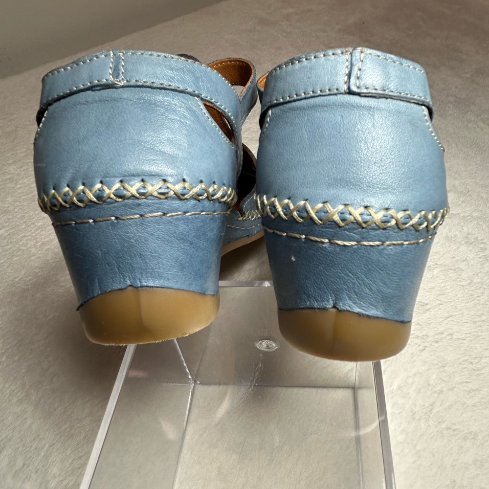Spring Step IRIN Blue Leather Etched Design T-Strap Sandals with 2” Heel Size 9 - Picture 6 of 12